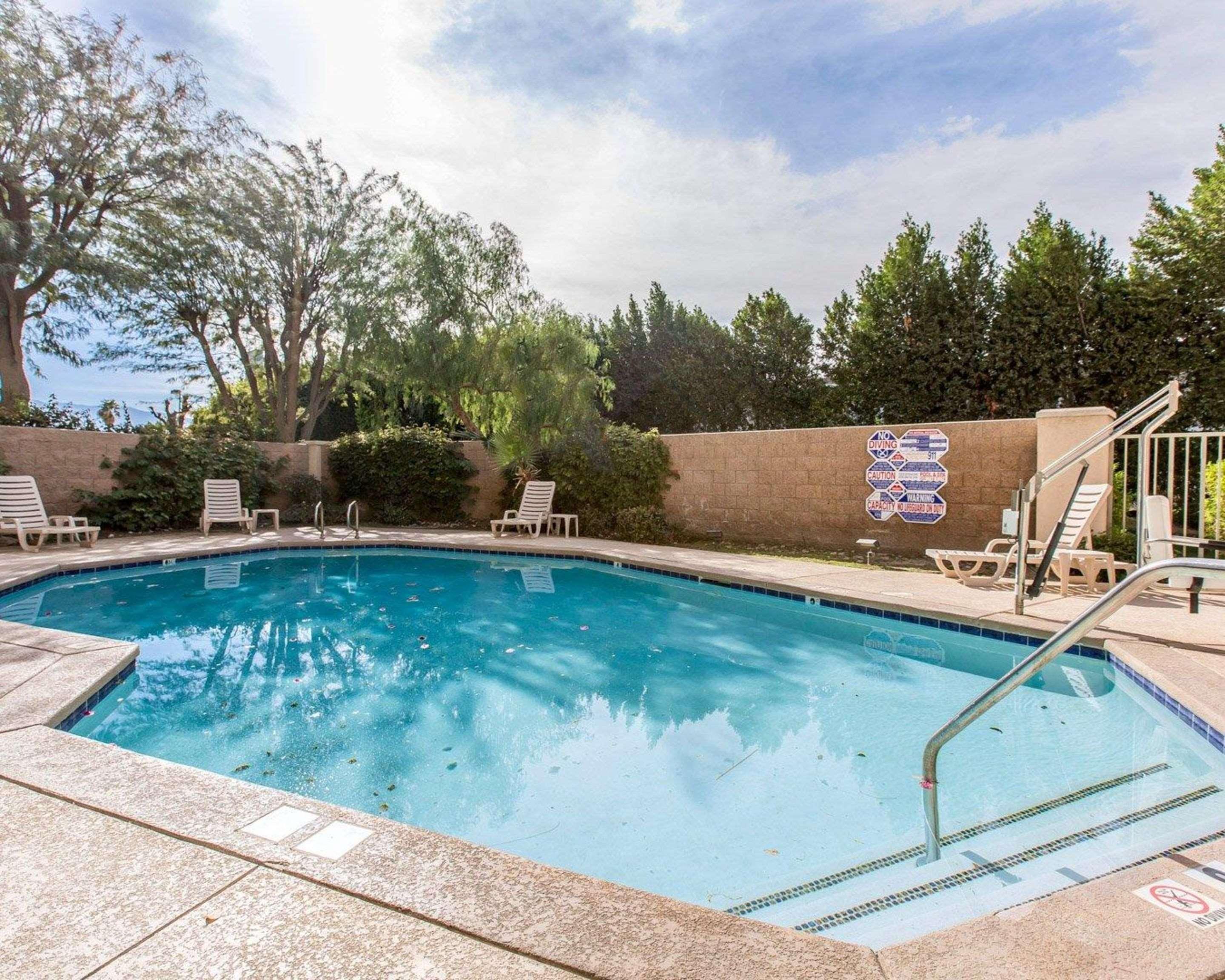Comfort Suites Palm Desert I-10 מראה חיצוני תמונה