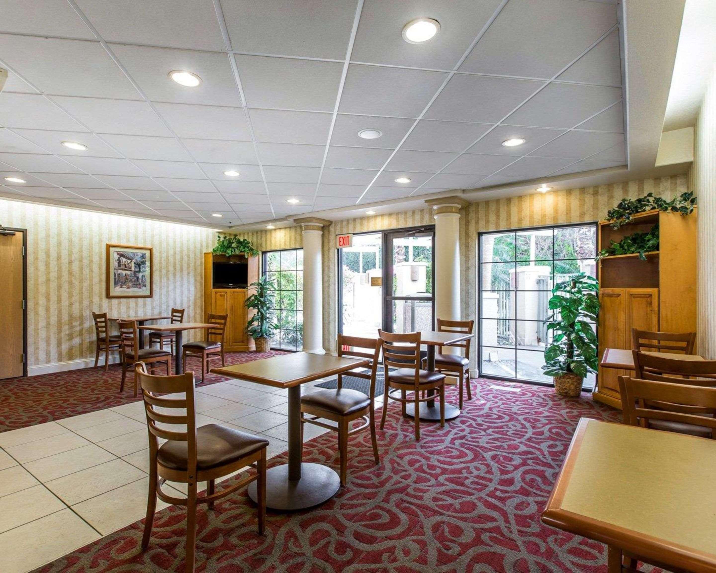 Comfort Suites Palm Desert I-10 מראה חיצוני תמונה